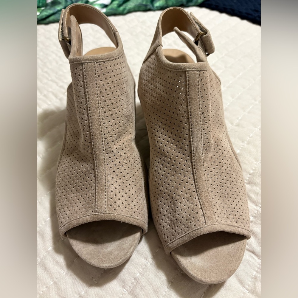 Van Eli Taupe Peep-Toe Mules